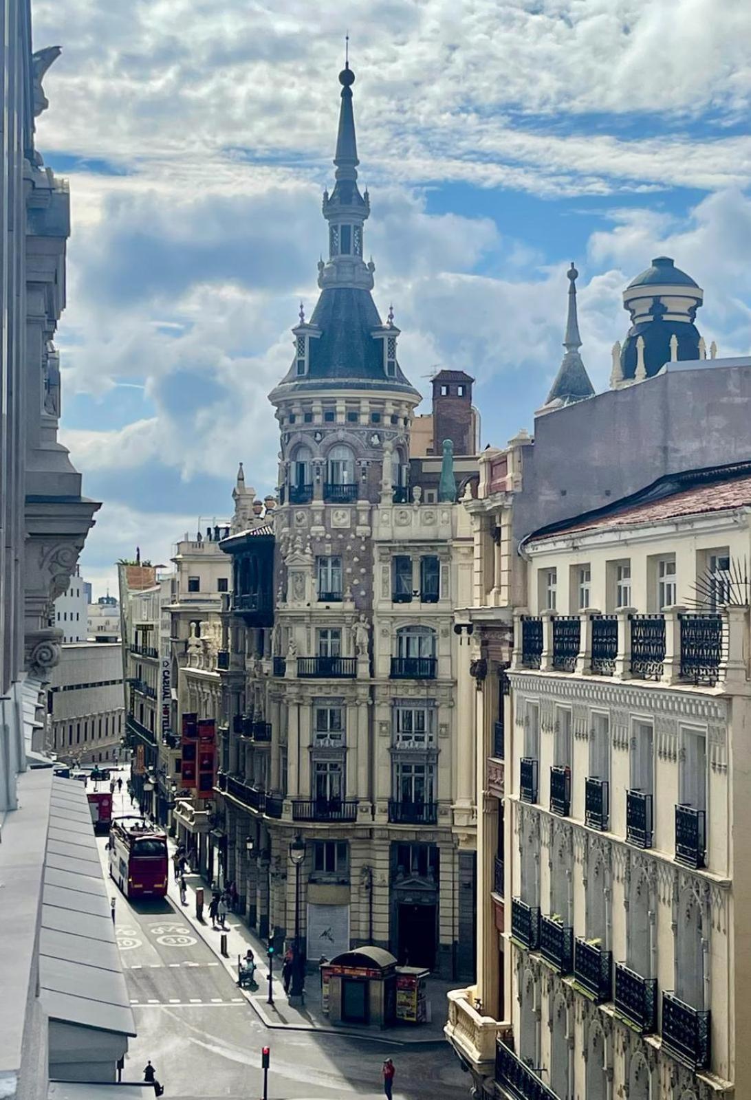 Piso Atico Con Terraza Y Jacuzzi Con Vistas A Sol En Centro Apartament Madrid